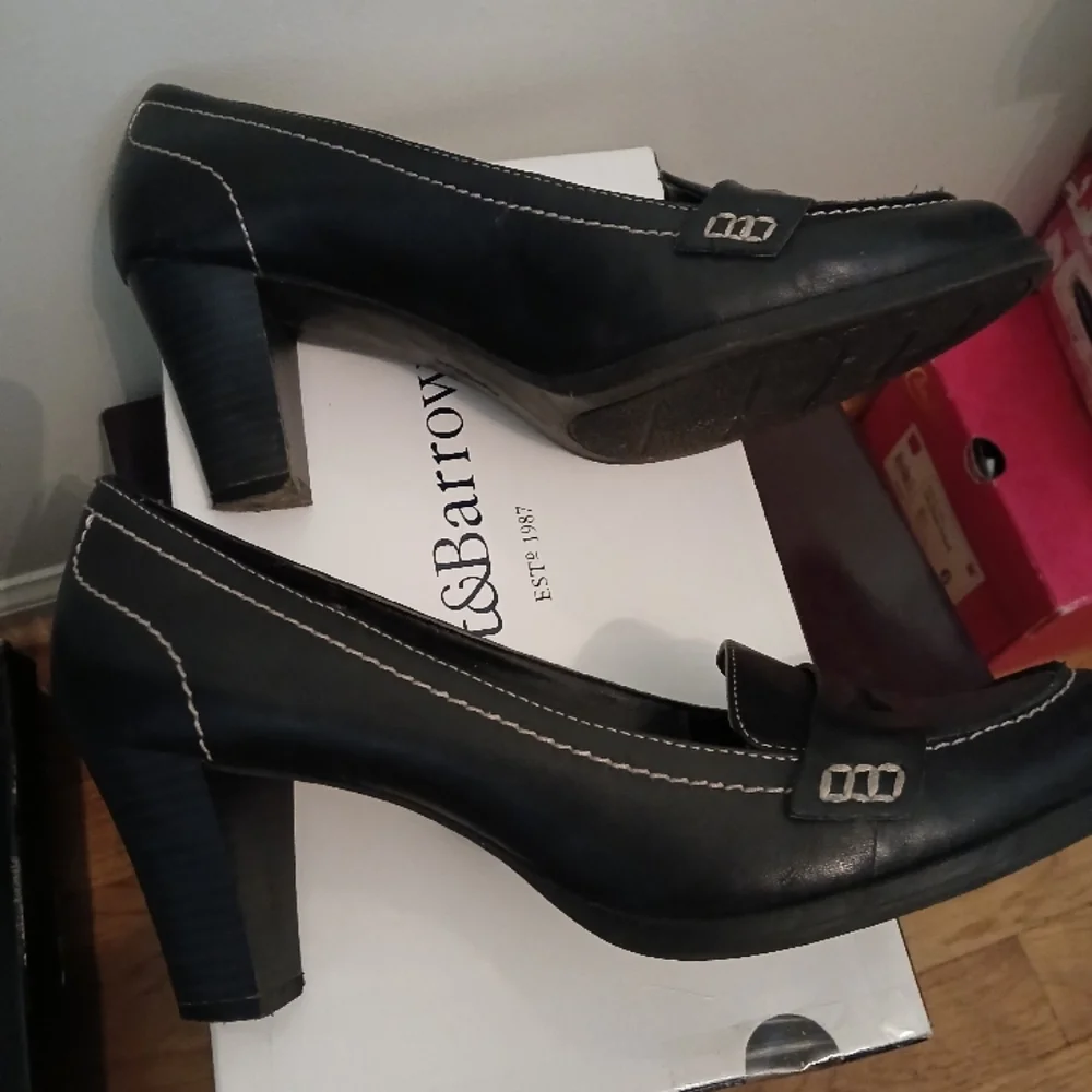 Black shoes - Picture 2 of 4